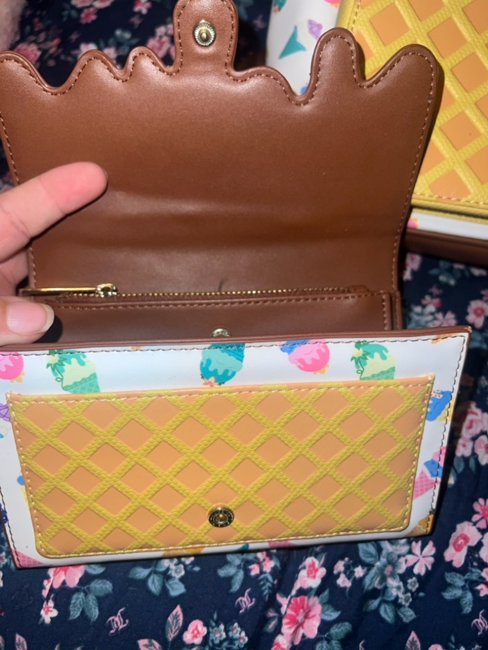 Disney/loungefly ice cream cone + wallet mini backpack set - Picture 6 of 9